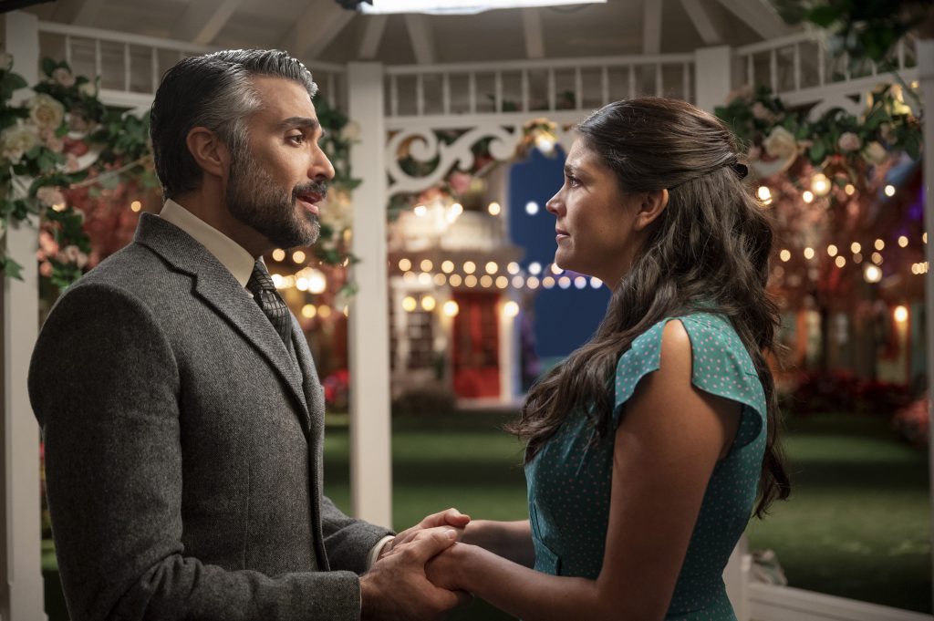 Jaime Camil and Cecily Strong in Schmigadoon!