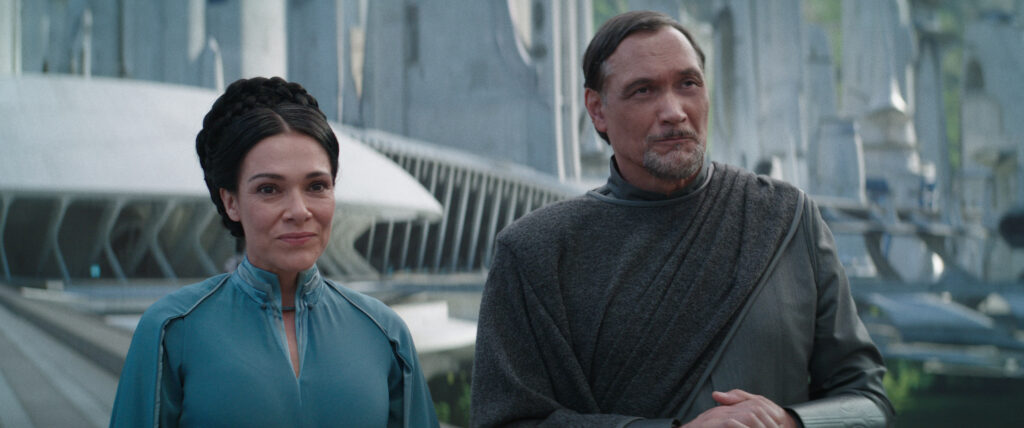 Queen Breha Organa (Simone Kessell) and Senator Bail Organa (Jimmy Smits) in Obi-Wan Kenobi.