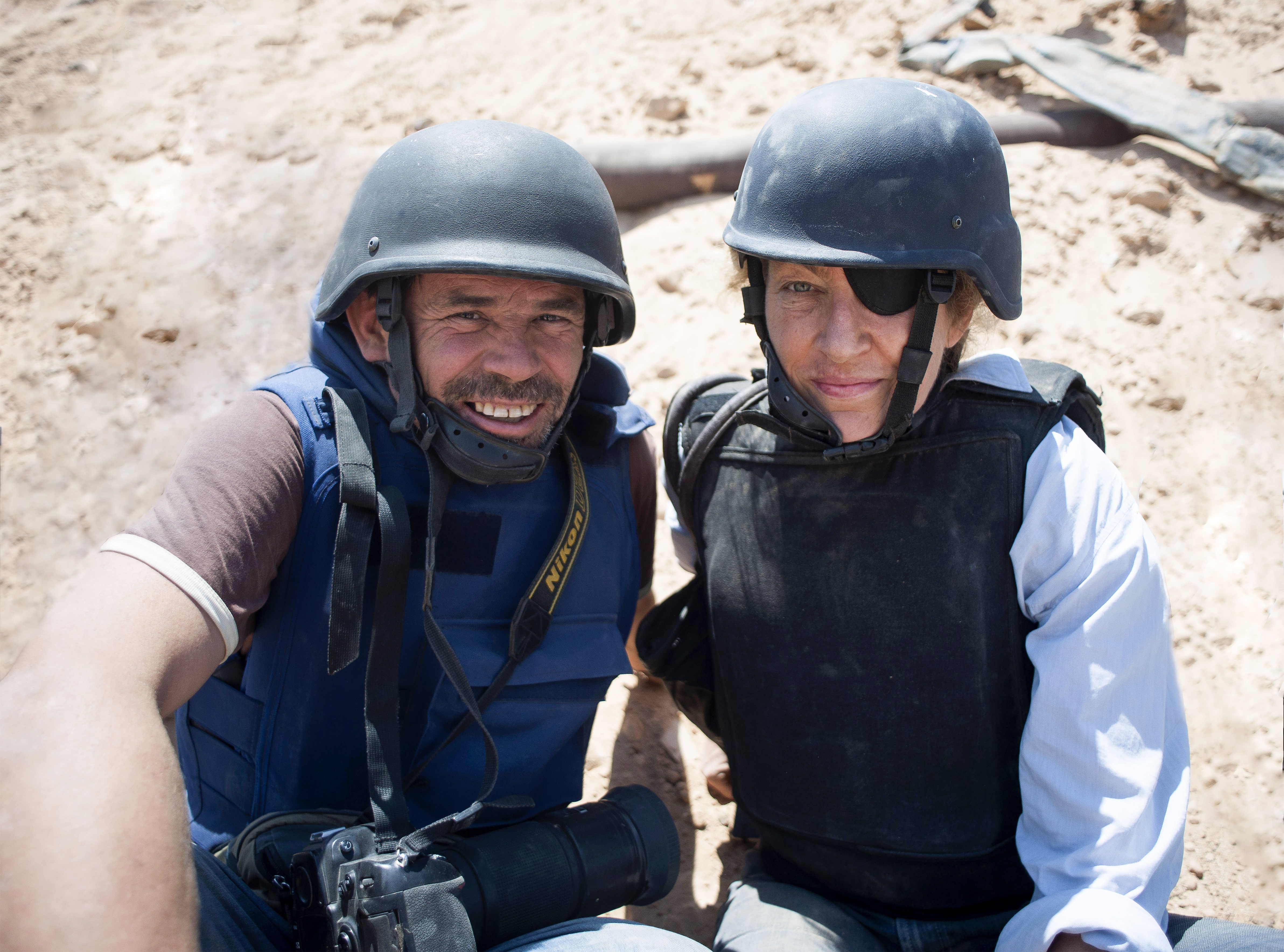 Paul Conroy and Marie Colvin in Misrata, Libya in a still from Under the Wire.