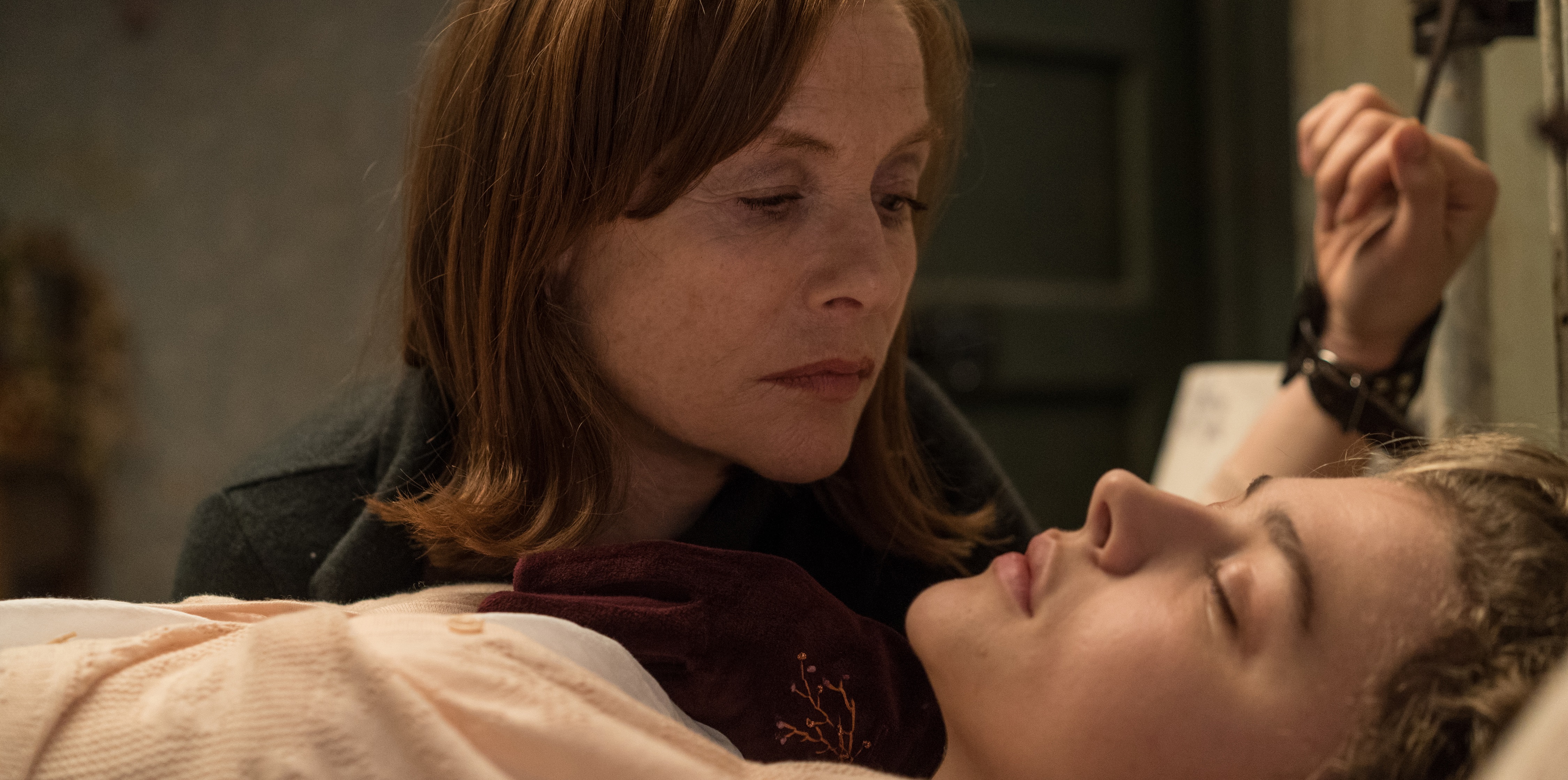 Isabelle Huppert stars as Greta and Chloë Grace Moretz as Frances in Greta, a Focus Features release.