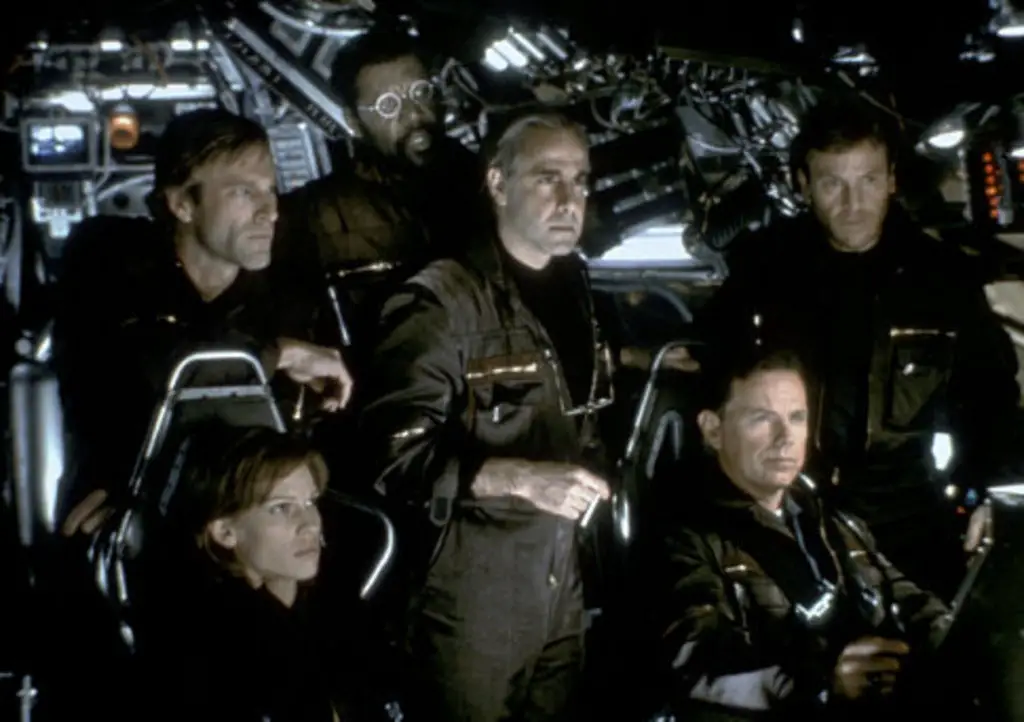 Aaron Eckhart, Delroy Lindo, Stanley Tucci, Tcheky Karyo, Bruce Greenwood, and Hilary Swank in The Core.