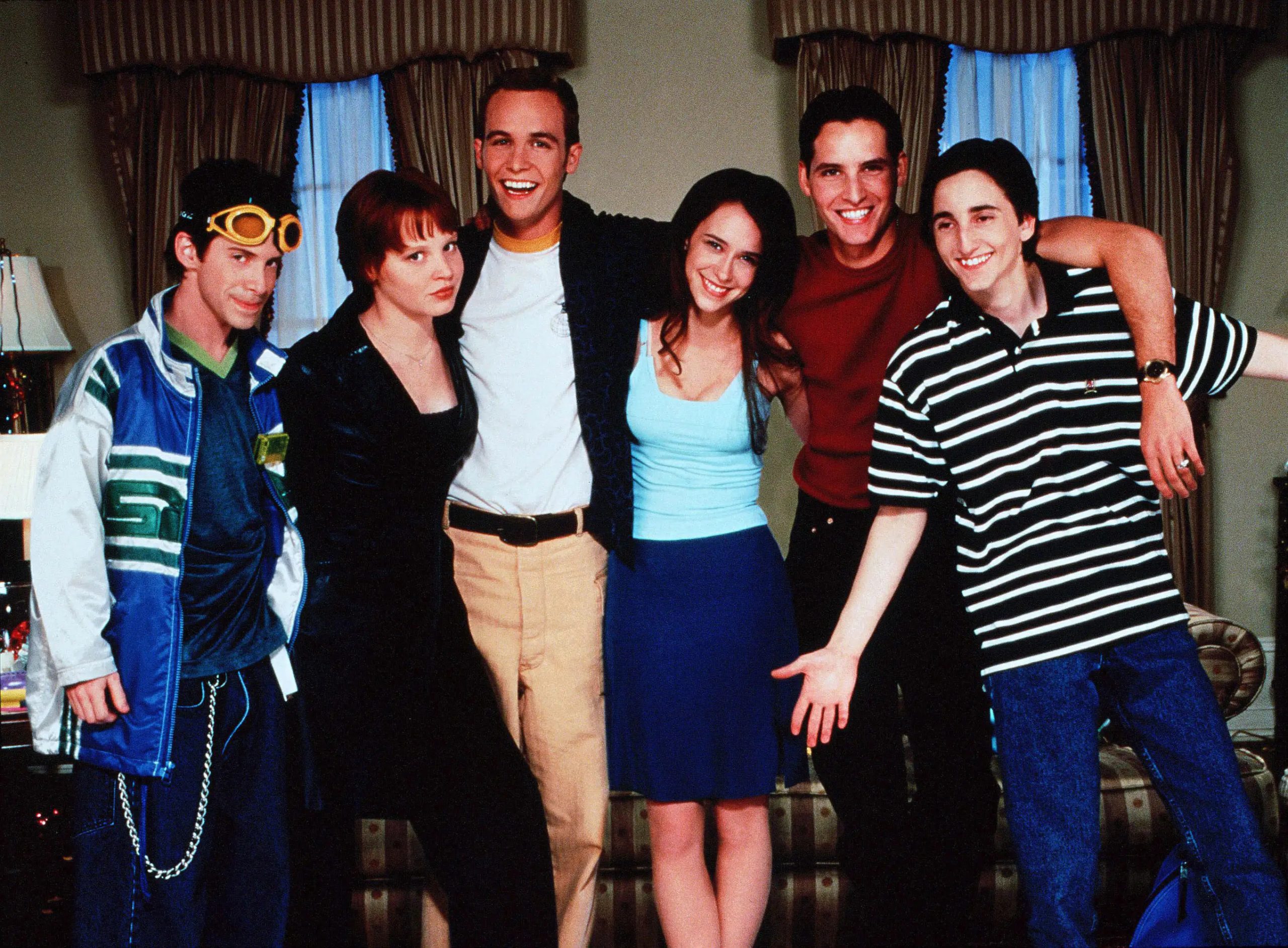 Kenny Fisher (Seth Green), Denise Fleming (Lauren Ambrose), Preston Meyers (Ethan Embry), Amanda Beckett (Jennifer Love Hewitt), Mike Dexter (Peter Facinelli), and William Lichter (Charlie Korsmo) in Can't Hardly Wait.