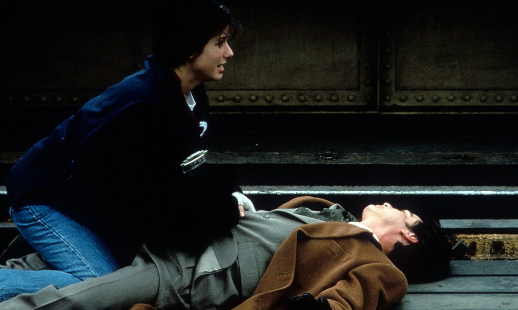Sandra Bullock and Peter Gallagher in While You Were Sleeping.